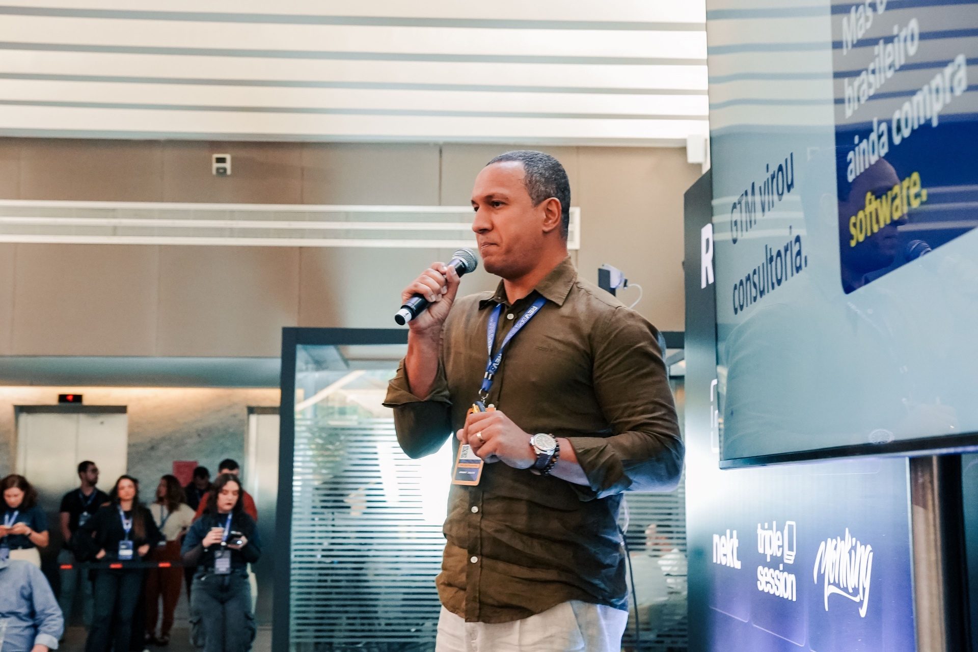 Raphael Godoy conduz a conversa sobre adaptar o GTM americano à realidade do mercado brasileiro.